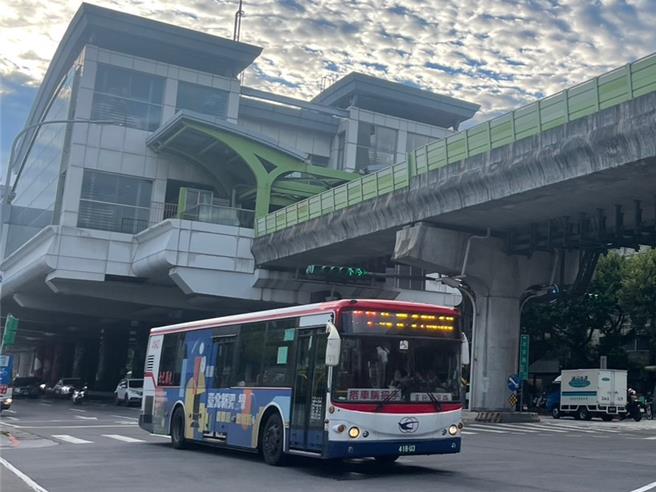 台北市市區公車客運博愛座設置需達3分之1。（劉彥宜攝）