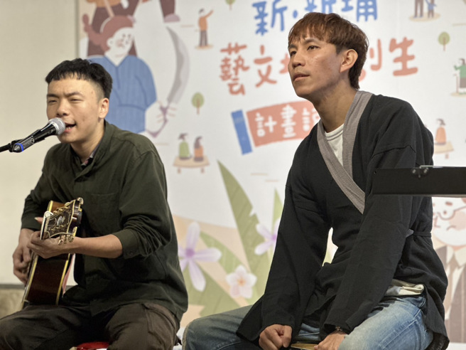 彭文漳、黄稚嘉现场演唱创作客家歌曲。(照片/玄奘大学提供)