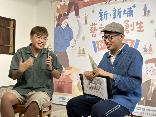 邱子维介绍驻镇艺术家林继胜。(照片/玄奘大学提供)