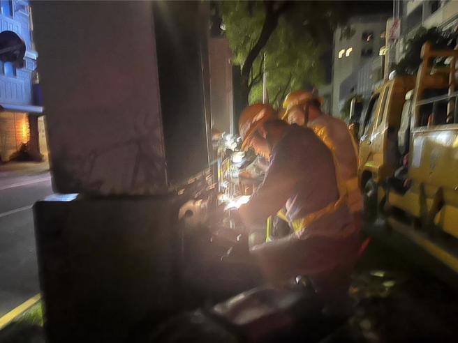 台电表示，该起停电是变压器毁损所致，造成1165户停电，经台电人员抢修后，已在2小时内全数復电。（台电提供／谢佳潾屏东传真）