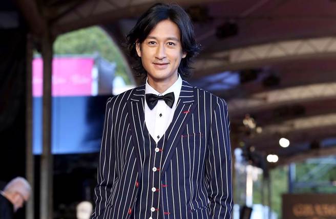 唐治平突现身三立电视台下跪。（图／中时资料照）