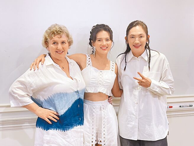 歐陽珊（左起）、奶黃、錢薇娟18日出席《Linking 368 Taiwan恁去台灣》記者會。（池宗玲攝）