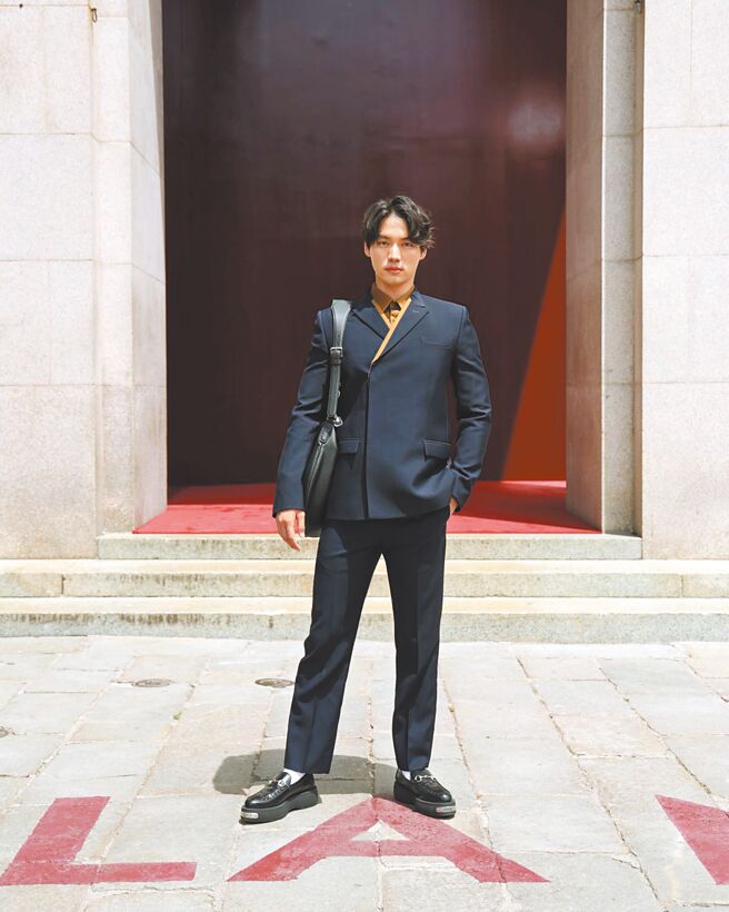 福士蒼汰看完秀後表示想穿2025春夏系列的大衣。（GUCCI提供）