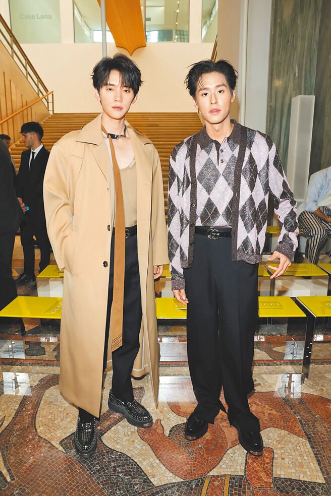 泰星Billkin（右）與周翊然出席GUCCI 2025春夏系列大秀。（GUCCI提供）