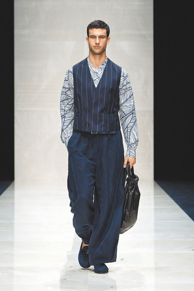 GIORGIO ARMANI 2025春夏男裝系列沒設定主題，讓觀者自由詮釋。（GIORGIO ARMANI提供）