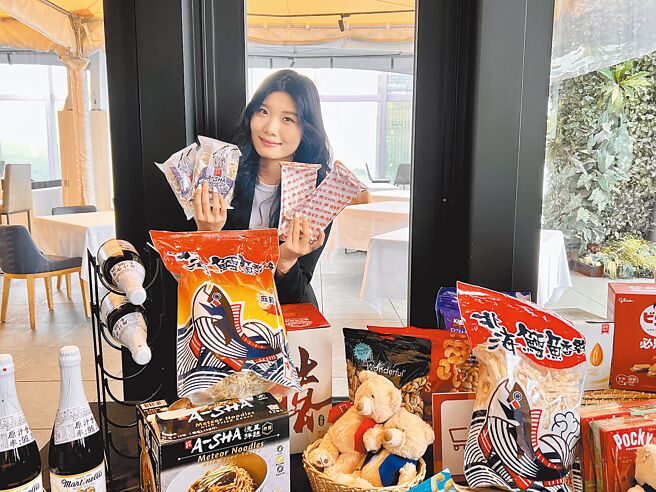 好市多持续引进市场广受欢迎的国际化商品，例如台湾阿舍乾麵、北海鳕鱼香丝等，已成功销售至横跨亚洲、北美洲的卖场。（吴奕萱摄）