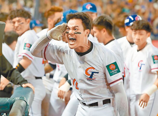 旅美強打「國防部長」張育成18日宣布返台發展，報名28日舉辦的中職季中選秀。（本報資料照片）