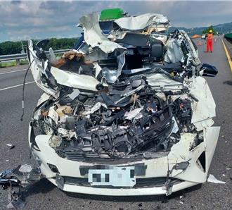 又是輔助駕駛惹禍！國3九如段轎車猛撞緩撞車「全毀」