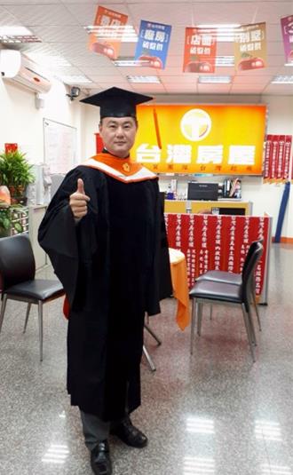 45歲才轉行當房仲！他花2年就拿下業績總冠軍 祕訣曝光 