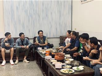 得過金鐘獎卻不認是演員 黃鐙輝堅持音樂夢「自封歌神」