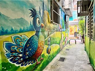 昔日髒亂後巷變身彩繪天堂 板橋新埔里煥然一新
