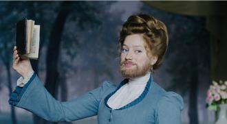 女星演出真实人物「大鬍女」　《时髦女子》怪诞奇美入选坎城