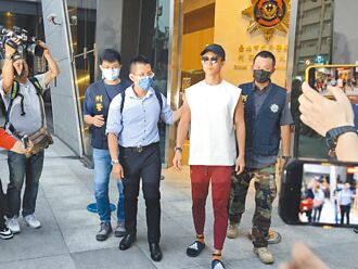 囂張揹火槍 孫安佐30萬交保責付父親