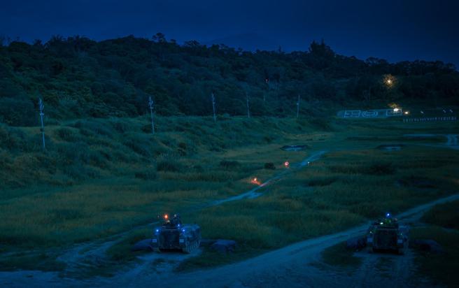 CM21人员运输车进入阵地，以50机枪、40榴弹枪发扬强大火力。（记者陈怡璇摄）