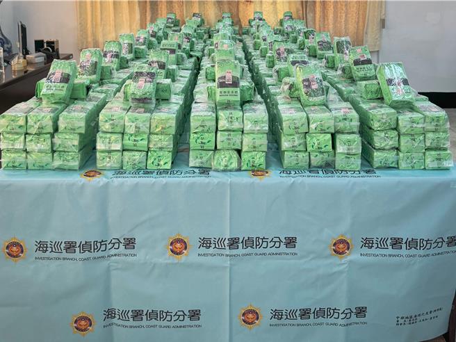 2024年6月20日澎湖县／2024年2月底涉驾快艇运千公斤K毒，澎湖2男20日遭起诉，图为净重895公斤、市价逾15亿元的恺他命毒品。（澎湖地检署提供／许逸民澎湖传真）