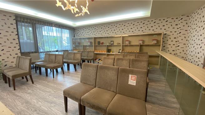 在礁溪鄉經營溫泉度假會館的邱姓男子，將溫泉套房設備搬到友人家中，以規避這些動產遭法拍，但仍被行政執行署發現並查封。（執行署宜蘭分署提供）