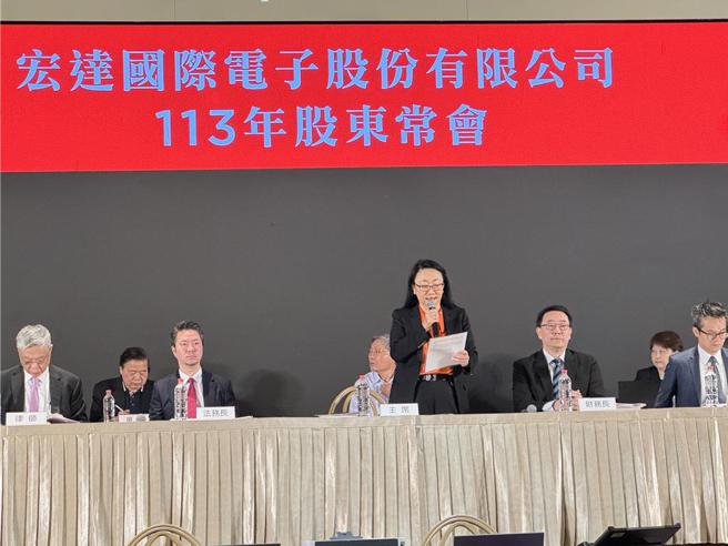 宏達電董事長王雪紅感謝股東支持。圖／侯冠州