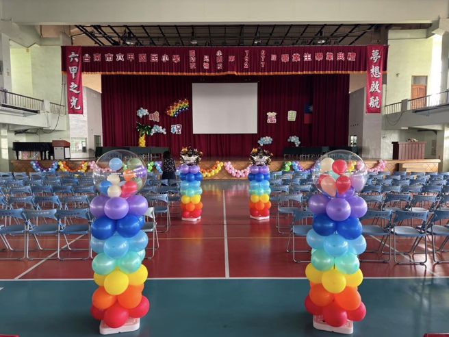 台南六甲国小湖东分校昨天送走最后一位毕业生，8月起停办走入歷史。（翻摄六甲国小脸书）