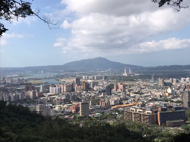 信义房屋曾敬德表示，股市大涨对于房市往往有带动信心的效果，更带来资金买盘。(图/信义房屋 提供)
