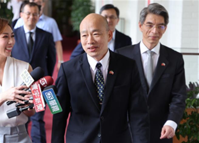 扁系色彩智库 韩国瑜满意度高过蓝白阵营 主要这个原因。资料照