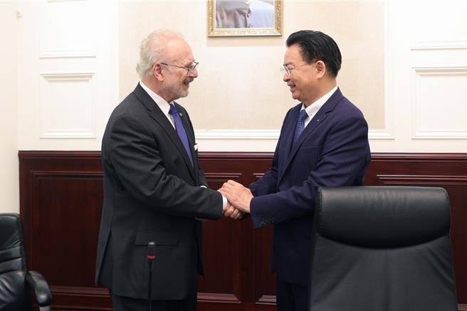 总统府将设防卫韧性委员会  吴钊燮：吓阻破坏和平稳定的野心。（总统府提供）  