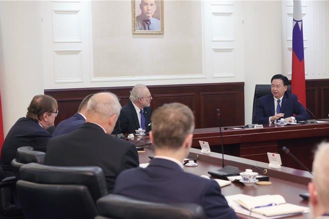 总统府将设防卫韧性委员会  吴钊燮：吓阻破坏和平稳定的野心。（总统府提供）  