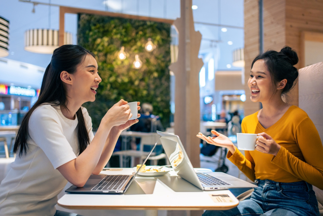 一名女網友表示，閨密最近很愛講「我是什麼很賤的人嗎？」她聽了覺得很煩燥。（圖：shutterstock／達志）