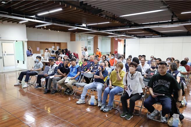 头份市长罗雪珠20日启动2024年度社区农创乐龄共融计画，邀集全市里长共襄盛举。（谢明俊摄）