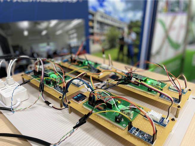 在AIoT智慧联网课程中，光华高工以智慧农业作为跨领域学习的基础，做中学的策略，建立了学生在AI基础上的实战能力。（光华高工提供／冯惠宜台中传真）