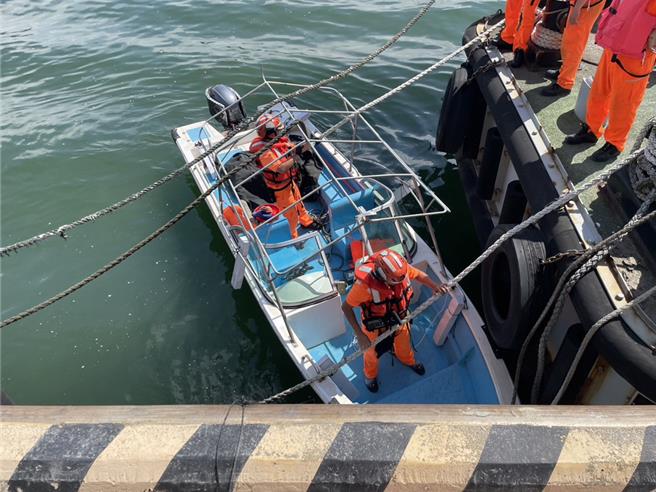 前解放军人员日前驾快艇直闯淡水河。（本报资料照片）