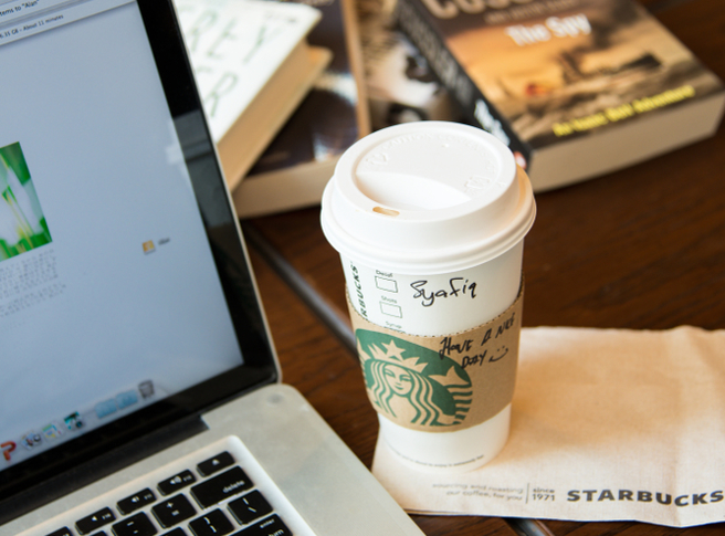 网友观察到很多国高中生都有平板和笔电，让他怀疑现在小孩是不是都超有钱。（示意图：shutterstock／达志）