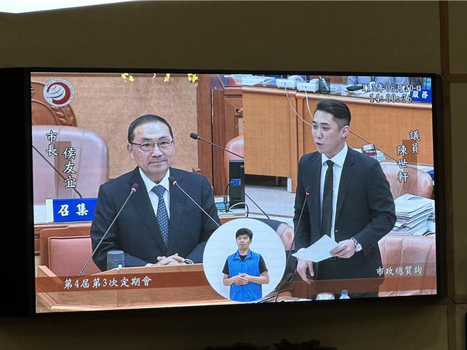 民眾党市议员陈世轩今（20）日针对新北市的民防规画质询。（高钧麟摄）