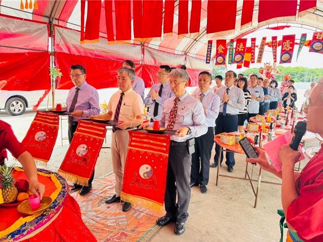 第一大国际开发公司19日特别举办洒净仪式，为即将到来的招商说明会及动土典礼作暖身。（第一大国际开发公司提供／朱世凯台北传真）