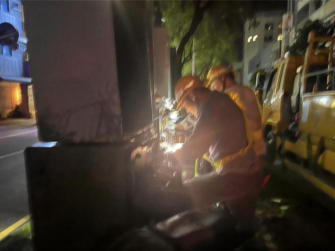 台电20日表示，台北与屏东两起停电事故均属设备影响导致，并非缺电，抢修后均已復电。图／经济部提供