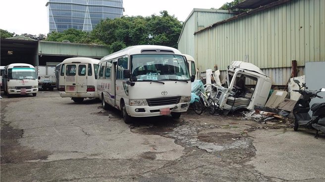 新店康橋高中今年2個月內連續發生2起交通車嚴重事故，造成多名學生受傷。（教育局提供）