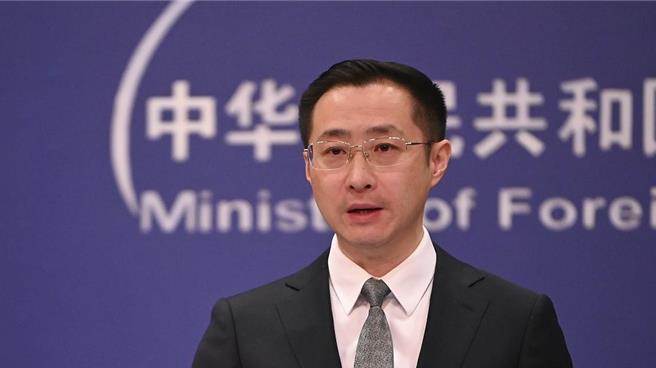 菲方称陆海警在衝突中挥舞刀具，陆外交部指颠倒黑白，倒打一耙。（大陆外交部）