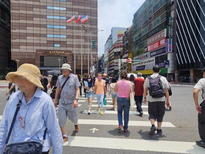 明(21)迎来夏至，而今年也是228年来最早的夏至。(游定刚拍摄)