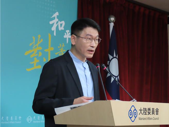 陆委会副主委梁文杰20日在例行记者会上透露，近期发生具有退休军警身分的国人，在大陆遭到不当留置跟调查的案件至少有8例。（朱绍圣摄）