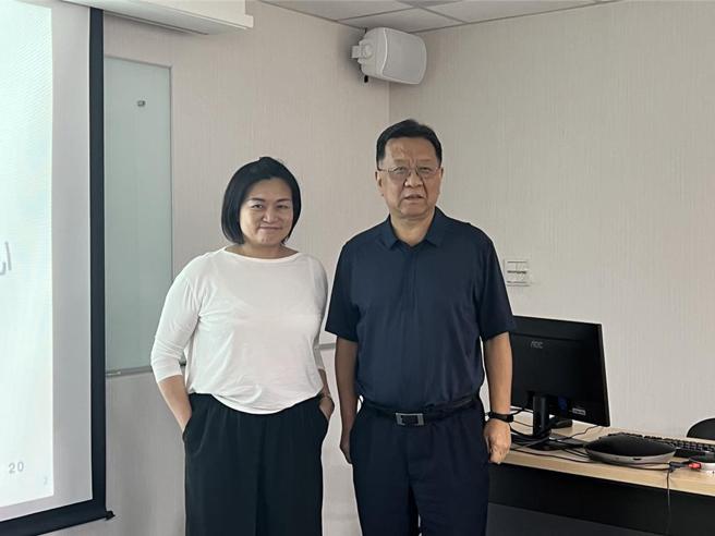 正崴发言人刘素芳（左起）、财务长卜庆藩20日连袂召开法说会，对骤起的AI商机十分期待。（郑淑芳摄）