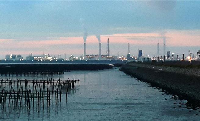 台塑麦寮电厂（简称麦电）1号机组今年6月除役，却传出给予延役到2025年底，台电解释，因为麦电申请不可抗力因素，才拟予延期发电。(资料照)