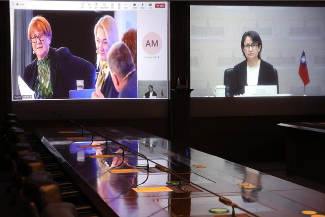 副总统萧美琴应英国智库「王家国际事务研究所」邀请，于年度会议以视讯方式发表演说。(总统府提供)