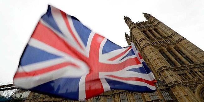 英国统计局19日公布5月通膨率下降至2％，为近3年来首次拉回至英国央行的目标水准。图／美联社