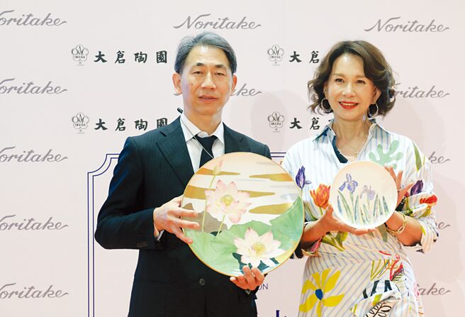 「旺代精品SOGO中外藝品巡迴展」6月16日移師台中三越8F，為展期劃下完美句點，相信在周丹薇與Mr. Okada兩大強手的聯手下，展出期間又將帶動高單價手繪收藏品的客訂量。圖／旺代提供