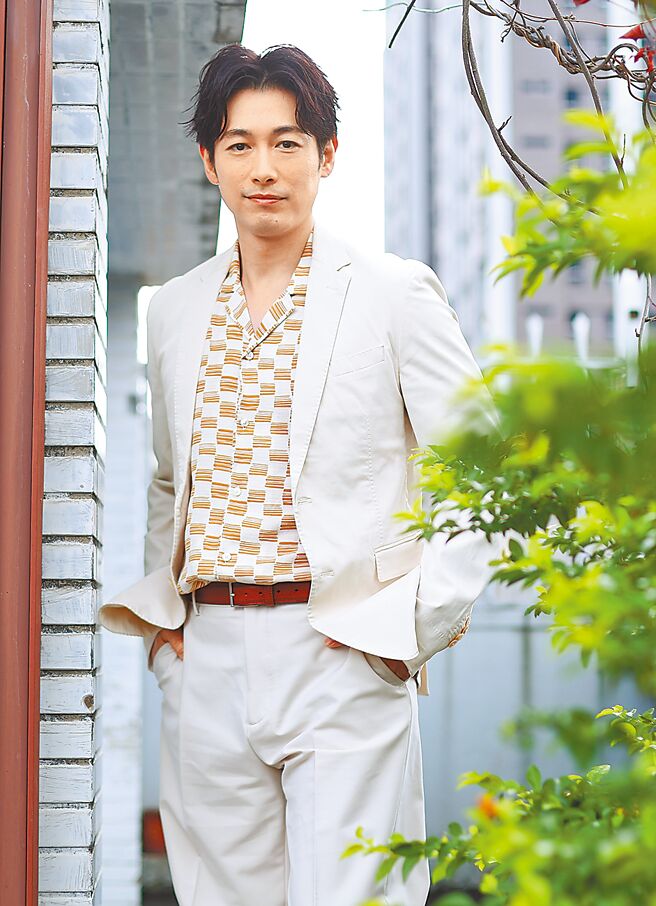 藤岡靛即將推出《Stars of the Lid》台灣限定版，19日接受訪問。（陳俊吉攝）