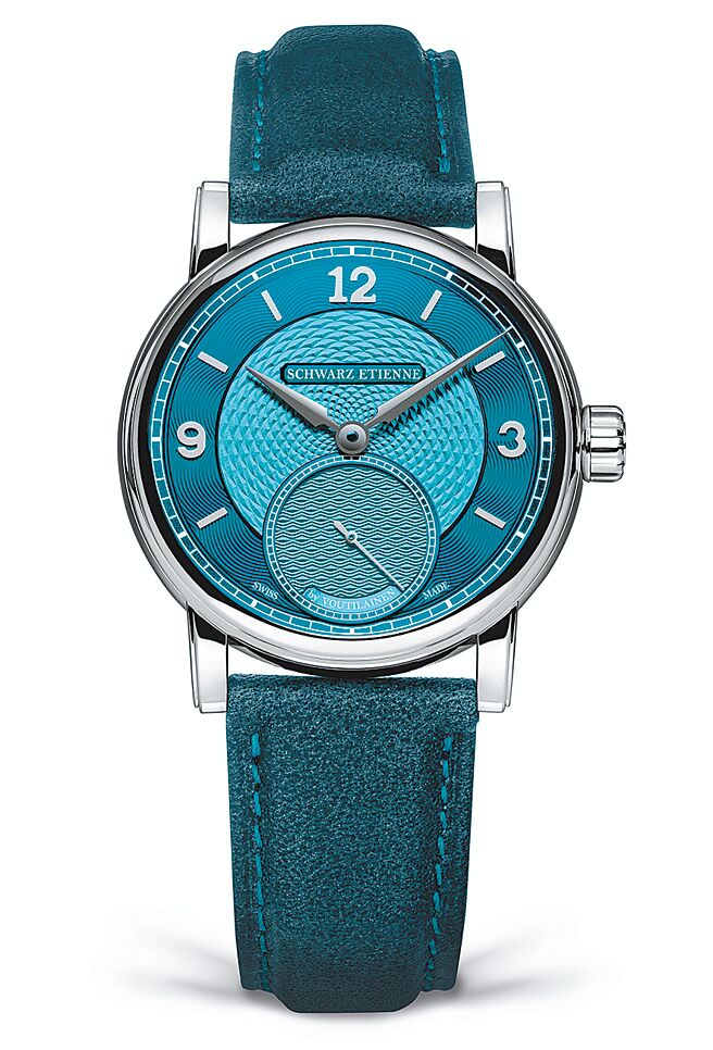 Schwarz Etienne打造的Roma Synergy Turquoise，面盤雕花設計的極美，售價130萬元。（瑞博品提供）