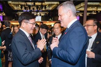 在台辦事處舉辦  林佳龍出席英王查爾斯華誕酒會  盼助CPTPP