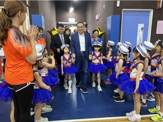 板橋忠孝國中校舍改建啟用 千年古木見證