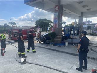 三芝離奇意外！女駕駛加油站打氣恍神   撞斷加油機台
