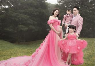 「最美孕婦」劉伊心四肢纖細拍寫真 大寶對8月孕肚甜喊：妹妹看鏡頭