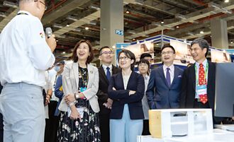 蕭美琴盼醫療成護體神山